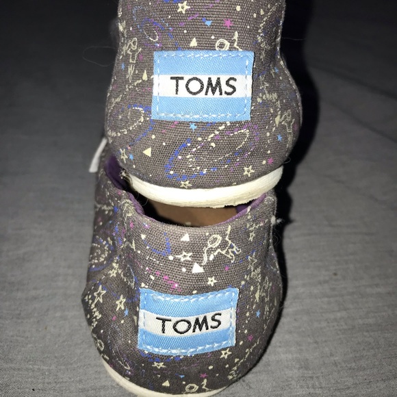 Tom’s - worn once - Picture 2 of 3